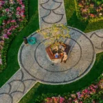 Peyzaj ve Çevre Düzenleme uygulaması yapılan modern bahçe ve bina çevresi